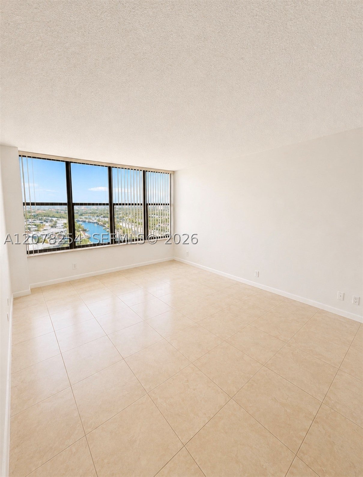 2500 Parkview Dr 1207