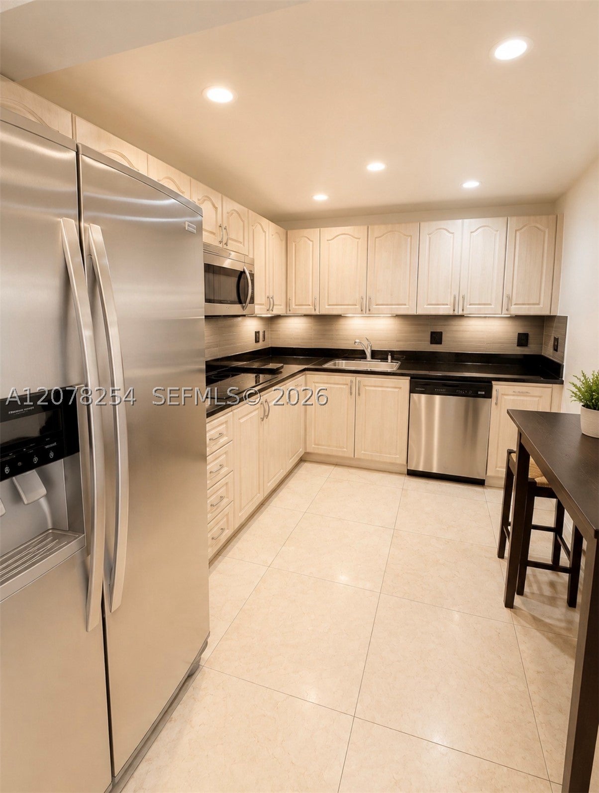 2500 Parkview Dr 1207