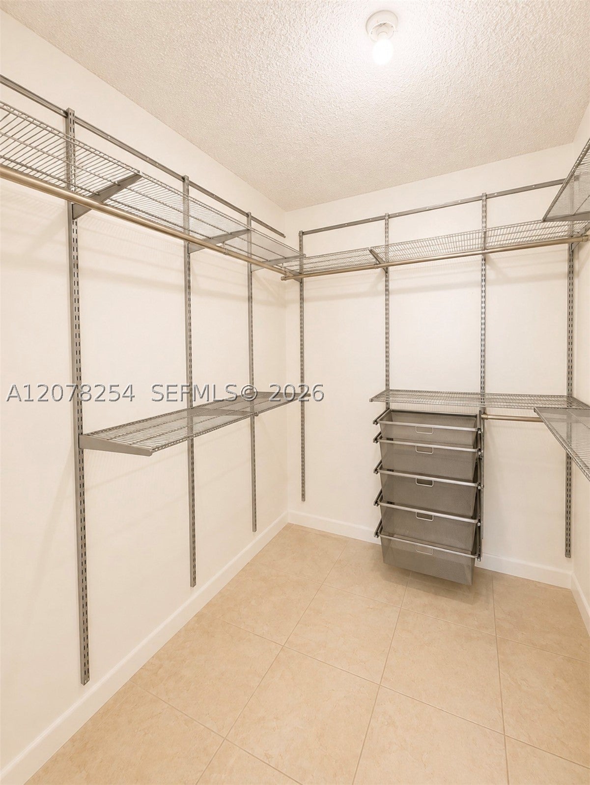 2500 Parkview Dr 1207