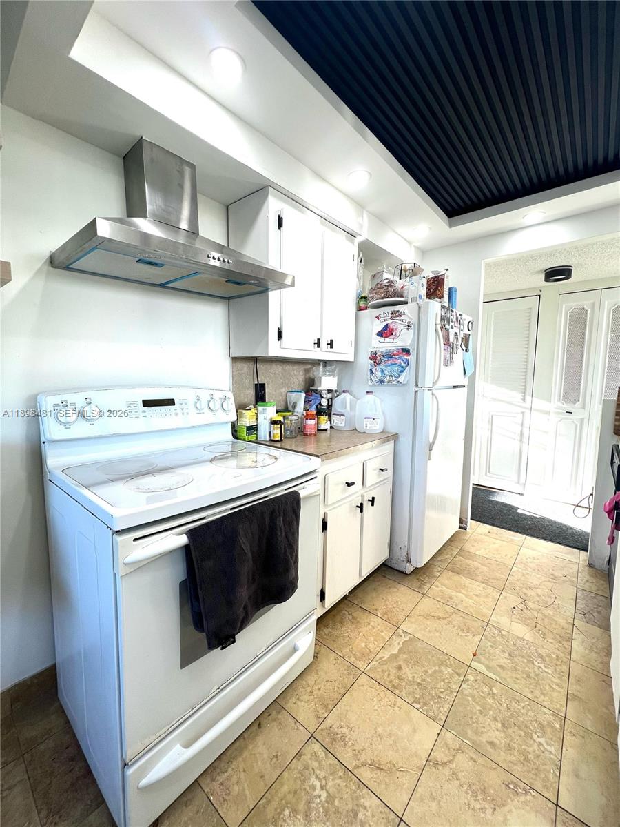 GATE THREE CONDO - Residential