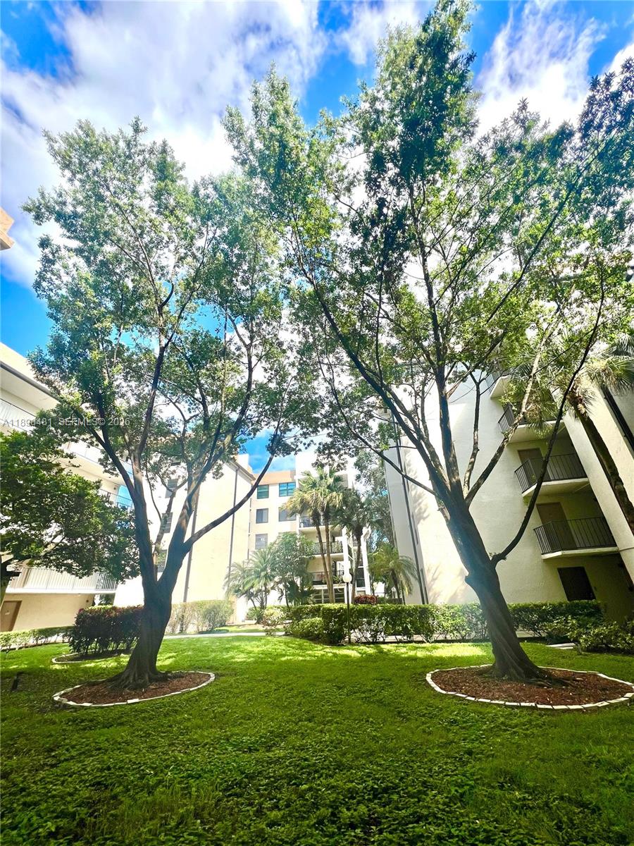 GATE THREE CONDO - Residential