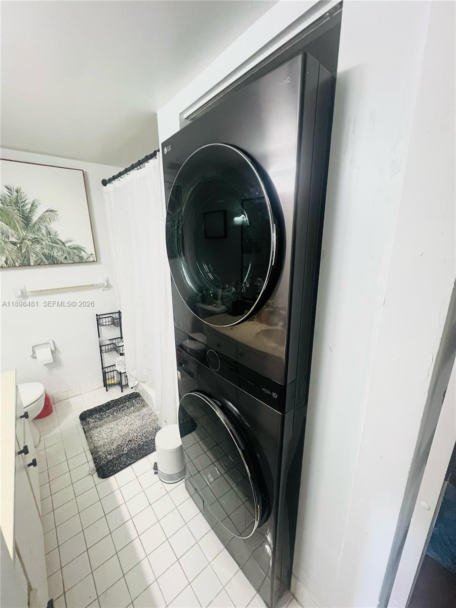 GATE THREE CONDO - Residential