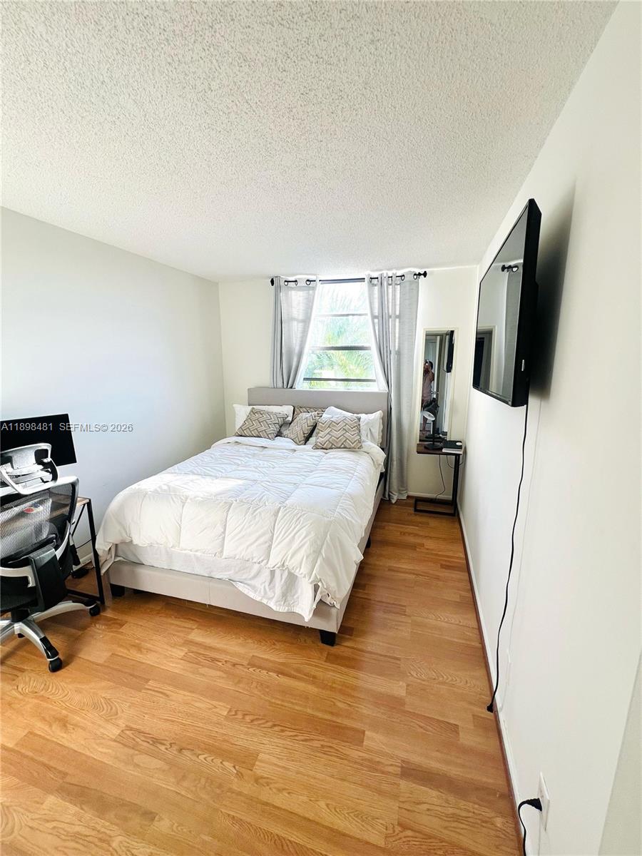 GATE THREE CONDO - Residential