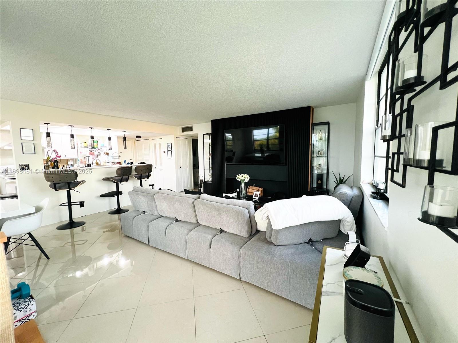 GATE THREE CONDO - Residential