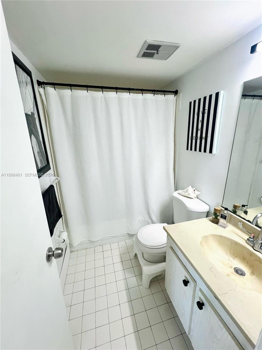 GATE THREE CONDO - Residential