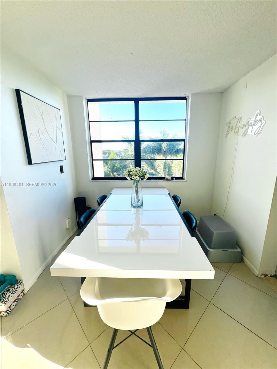 GATE THREE CONDO - Residential