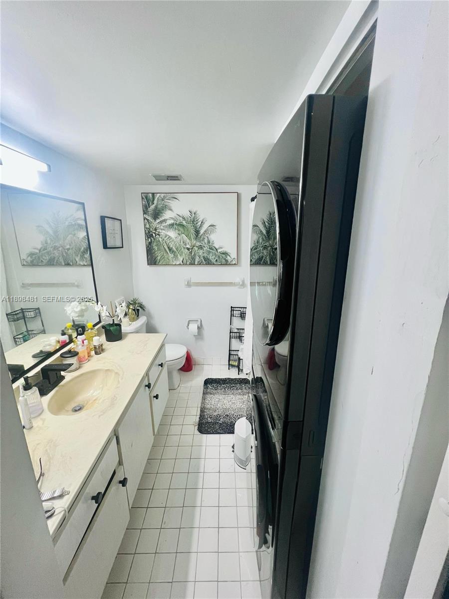 GATE THREE CONDO - Residential