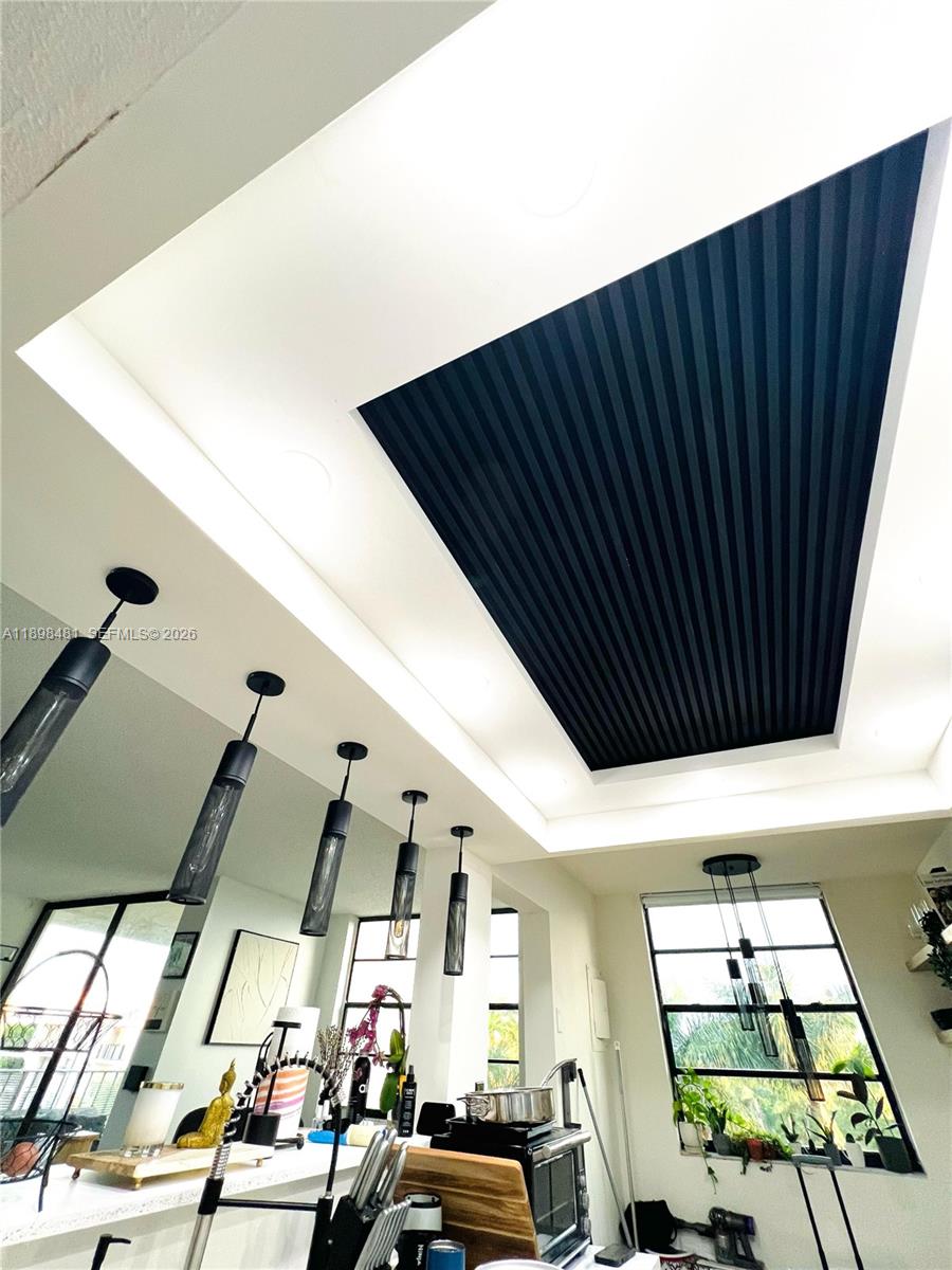 GATE THREE CONDO - Residential