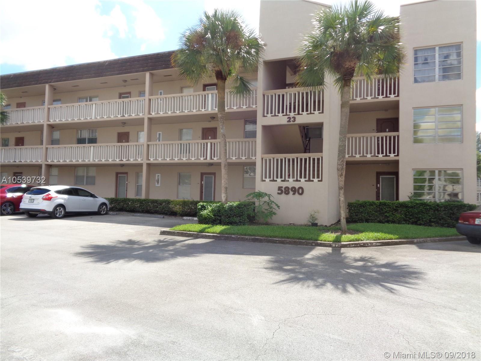 Great 2 bedrooms, 2 baths at Bermuda Club a 55 years old + community, clean and ready to move in unit with large enclosed balcony overlooking a lake, elevators, pool. At least one occupant must be 55+ and have a 675 minimum credit score with a combine income of $30,000 as per association requirements, for more information please contact Laura Medina listing agent