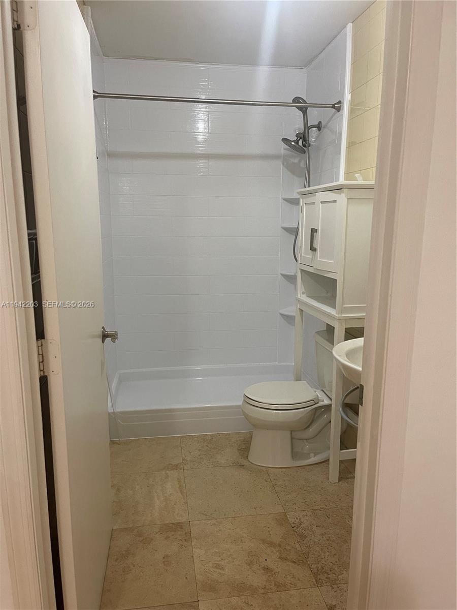 KENDALE LAKES NORTH SEC 9 - Residential Lease