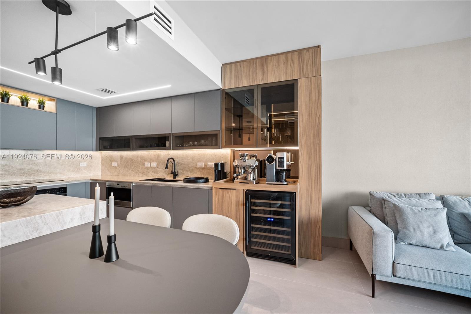 ONE PARAISO CONDO - Residential