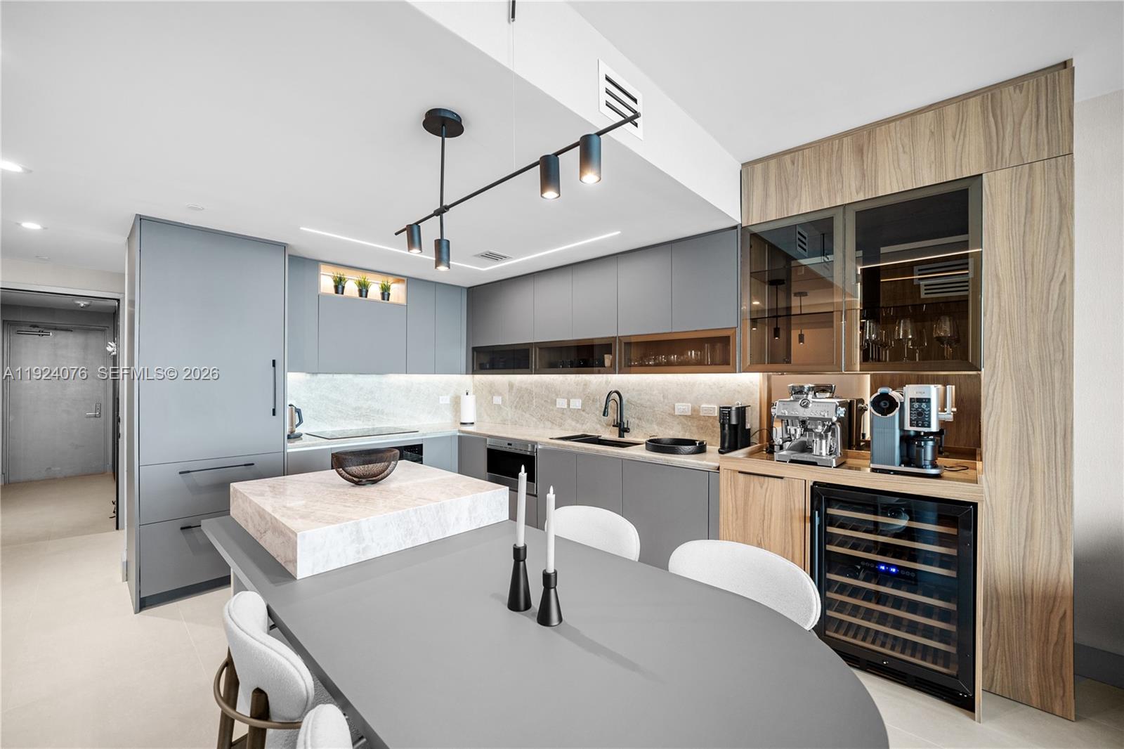 ONE PARAISO CONDO - Residential