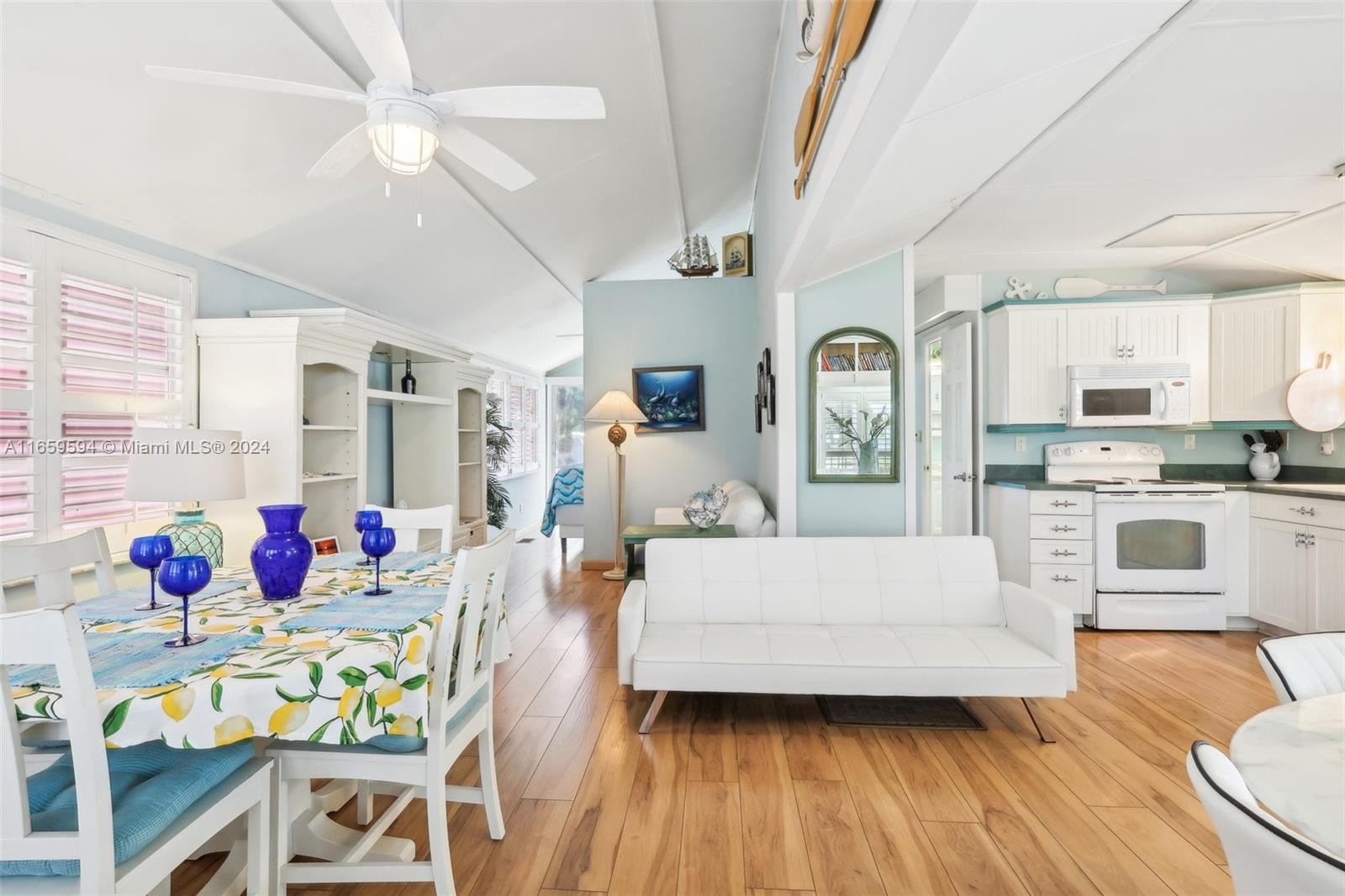 10851 S Ocean Dr #135, Jensen Beach, FL, 34957/$430,000 4 10851 S Ocean Dr #135