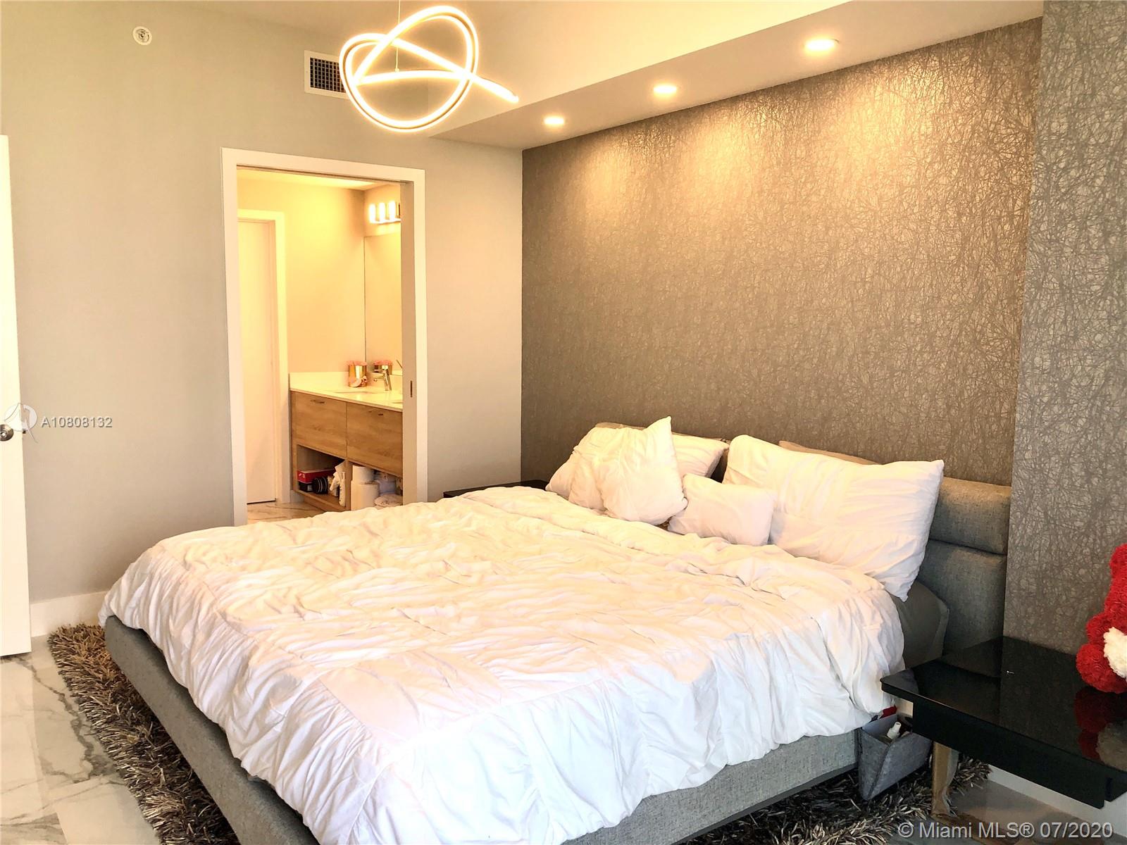 THE HARBOUR NORTH CONDO - Residential