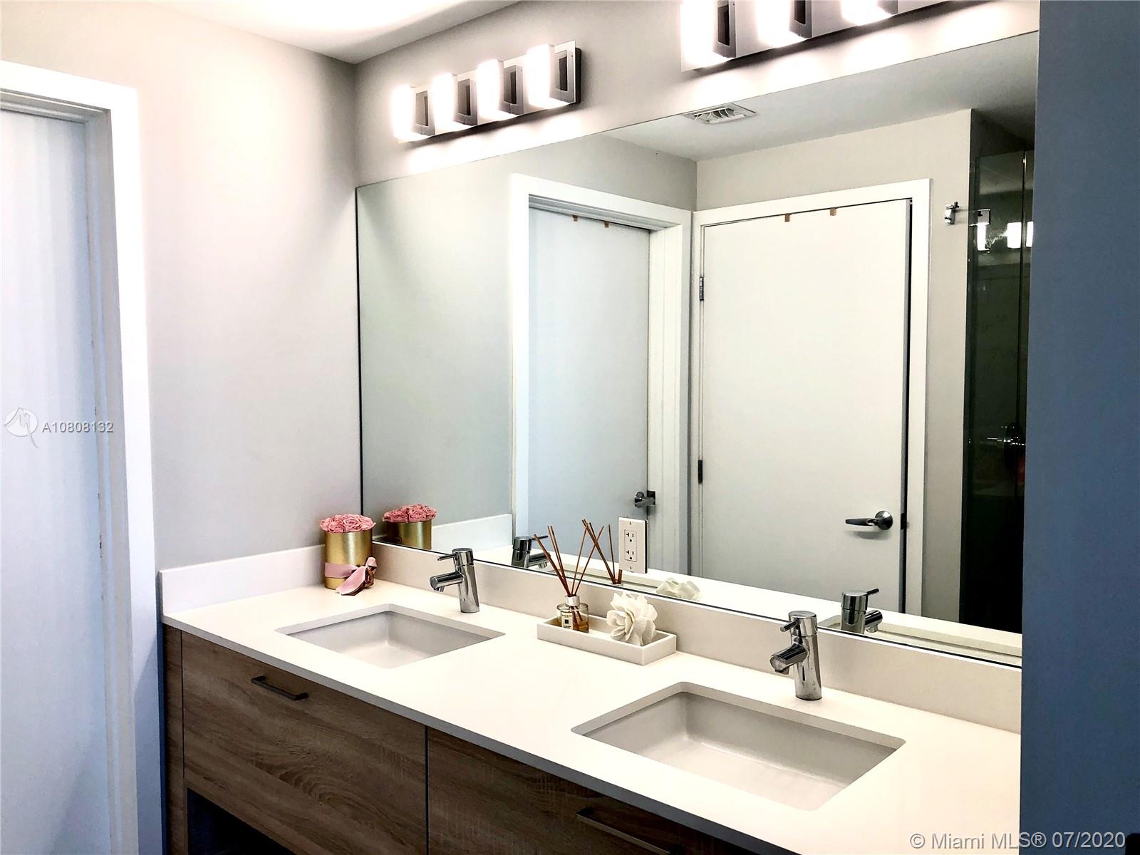 THE HARBOUR NORTH CONDO - Residential