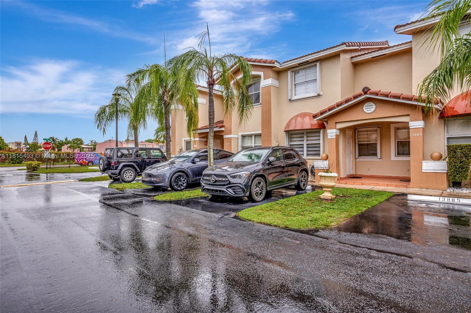 13887 Sw 64th St, Miami, Broward County, Florida - 2 Bedrooms  
3 Bathrooms - 