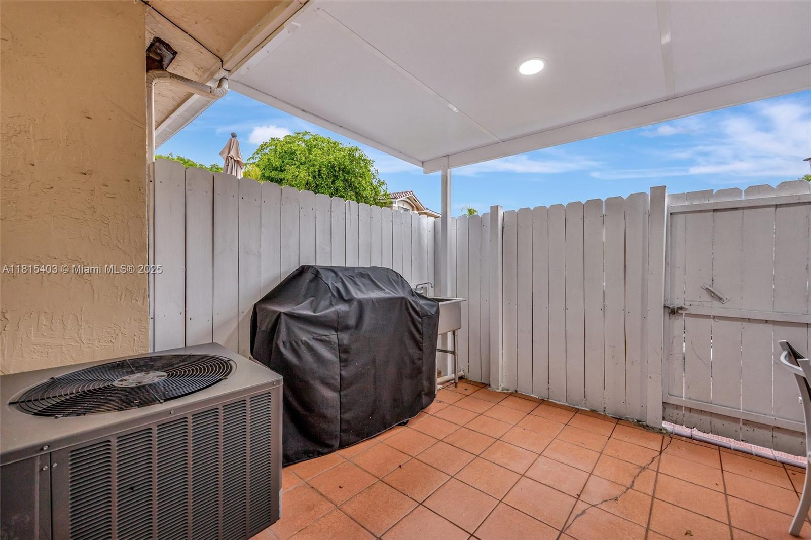 KENDALE LAKES NORTH SEC 9 - Residential