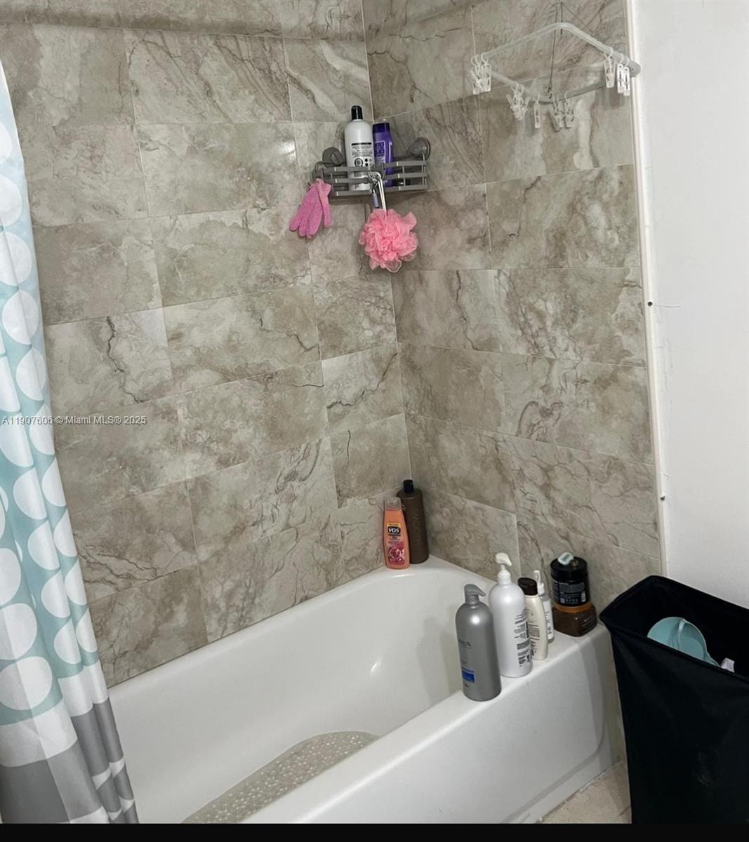 LAKEVIEW GARDENS AT MIAMI - Residential