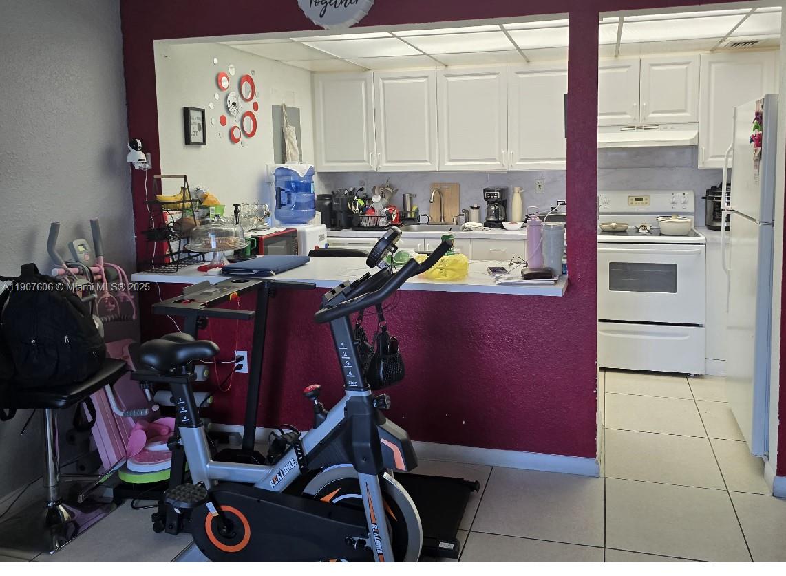 LAKEVIEW GARDENS AT MIAMI - Residential