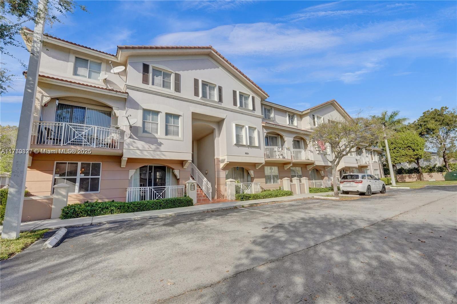 8826 W Flagler St 105, Miami, Broward County, Florida - 3 Bedrooms  
3 Bathrooms - 