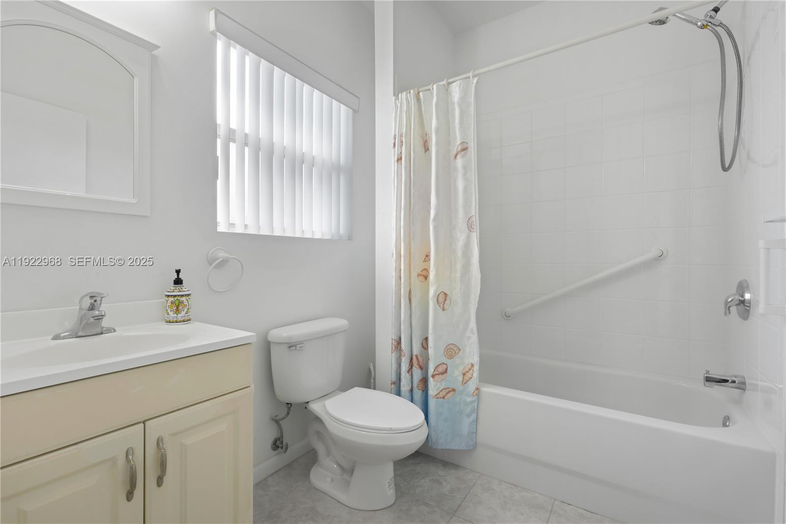 DAVIE LITTLE RANCHES AMEN - Residential Lease