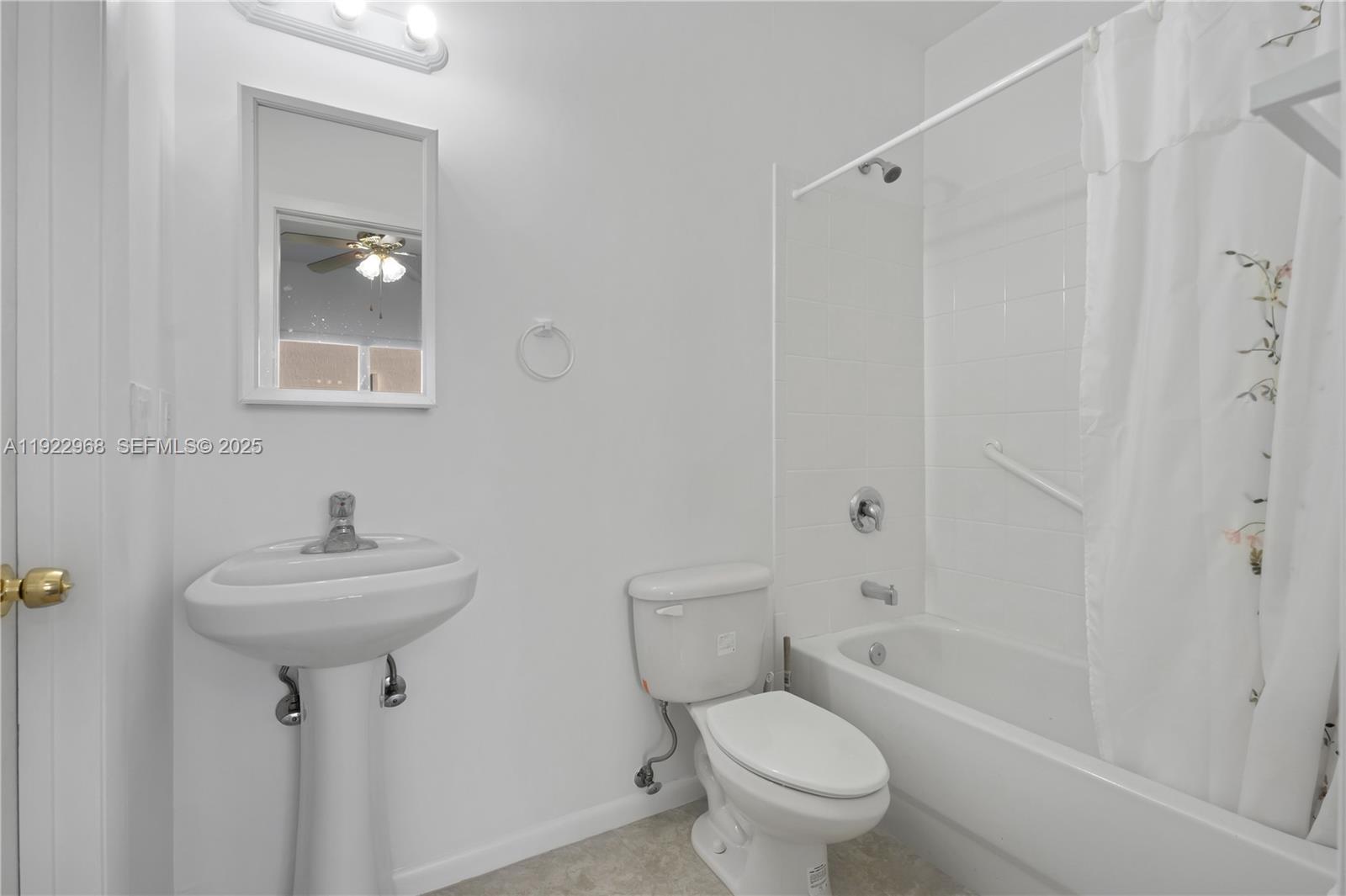 DAVIE LITTLE RANCHES AMEN - Residential Lease