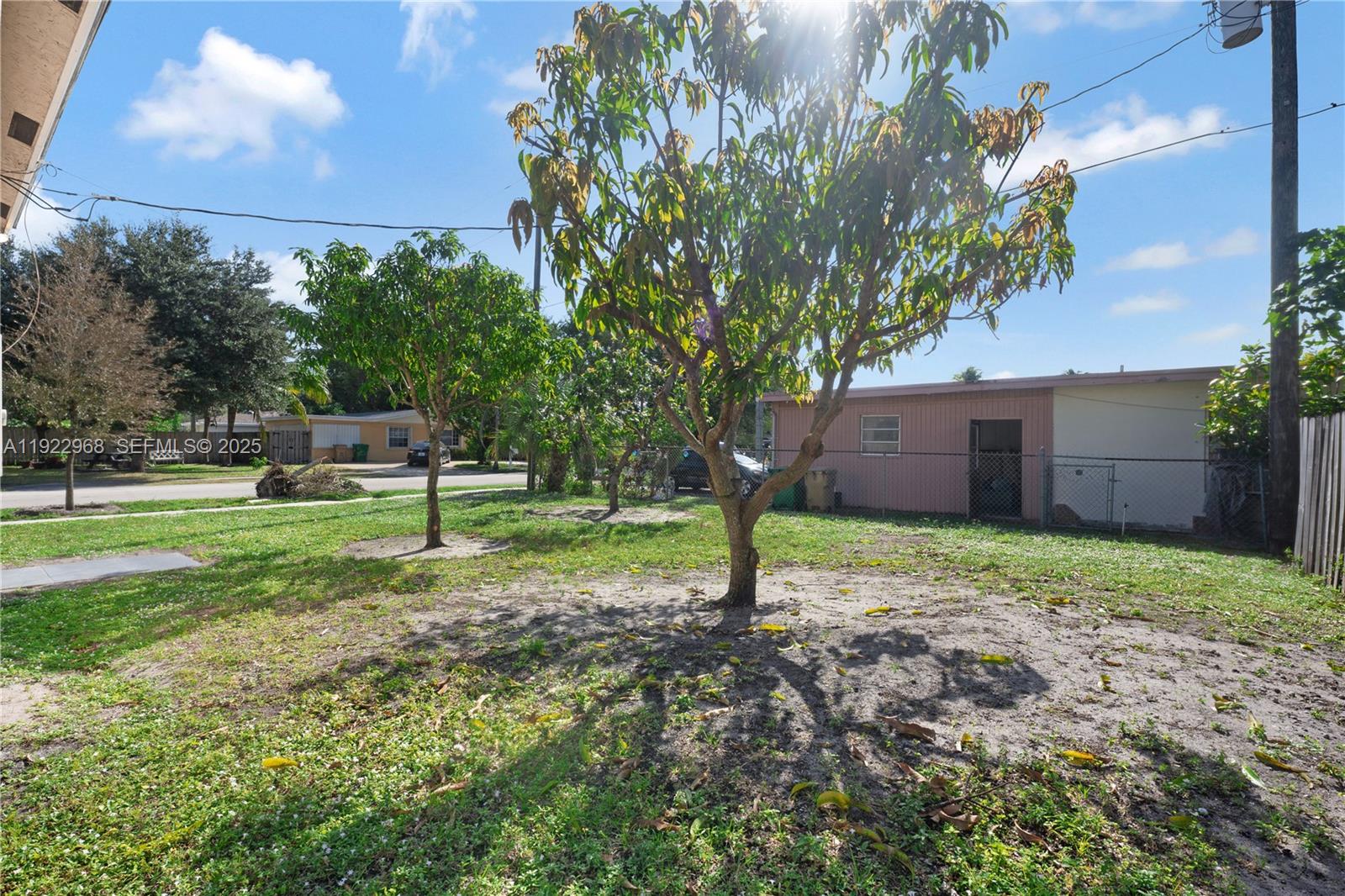 DAVIE LITTLE RANCHES AMEN - Residential Lease