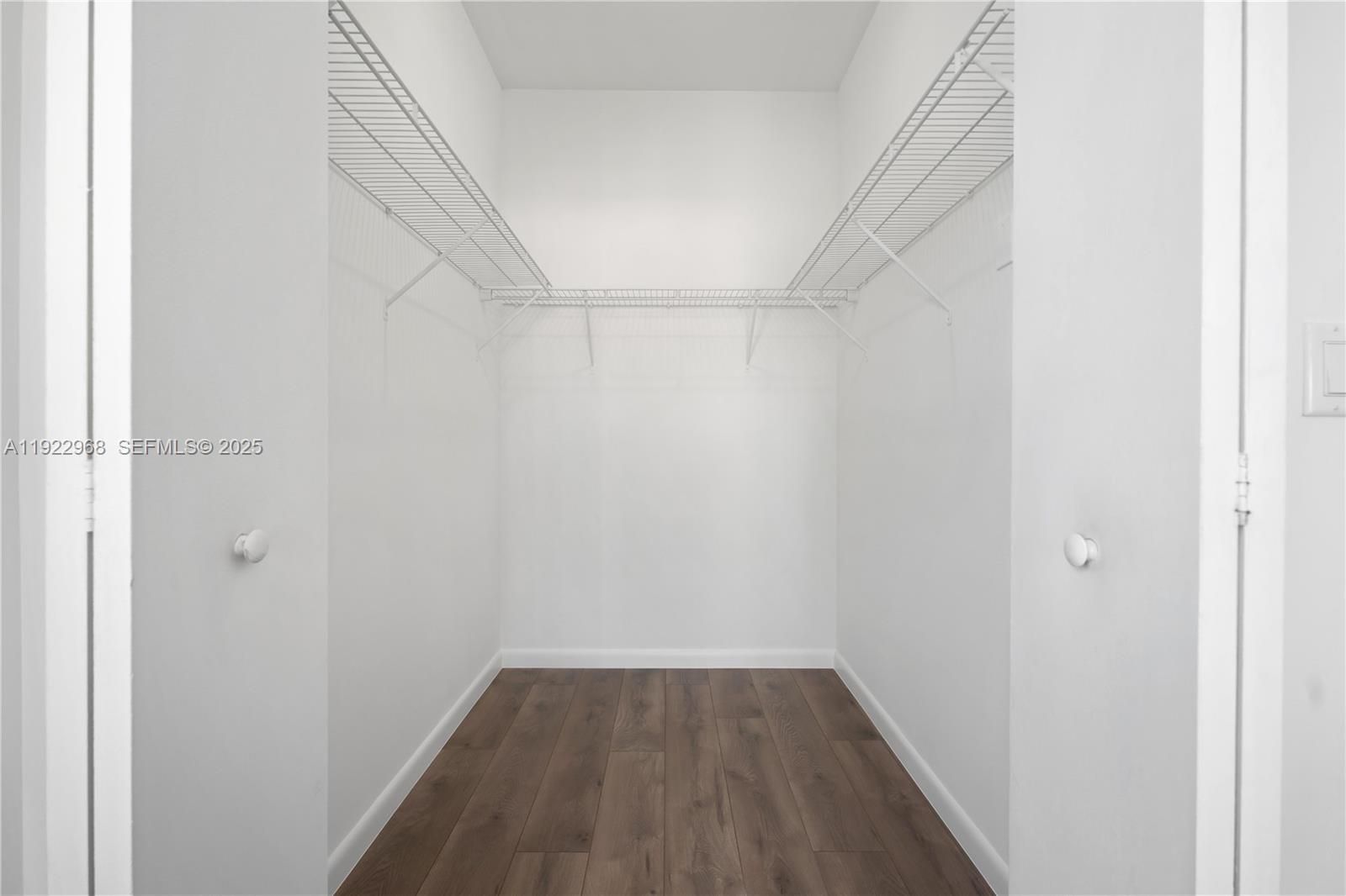 DAVIE LITTLE RANCHES AMEN - Residential Lease