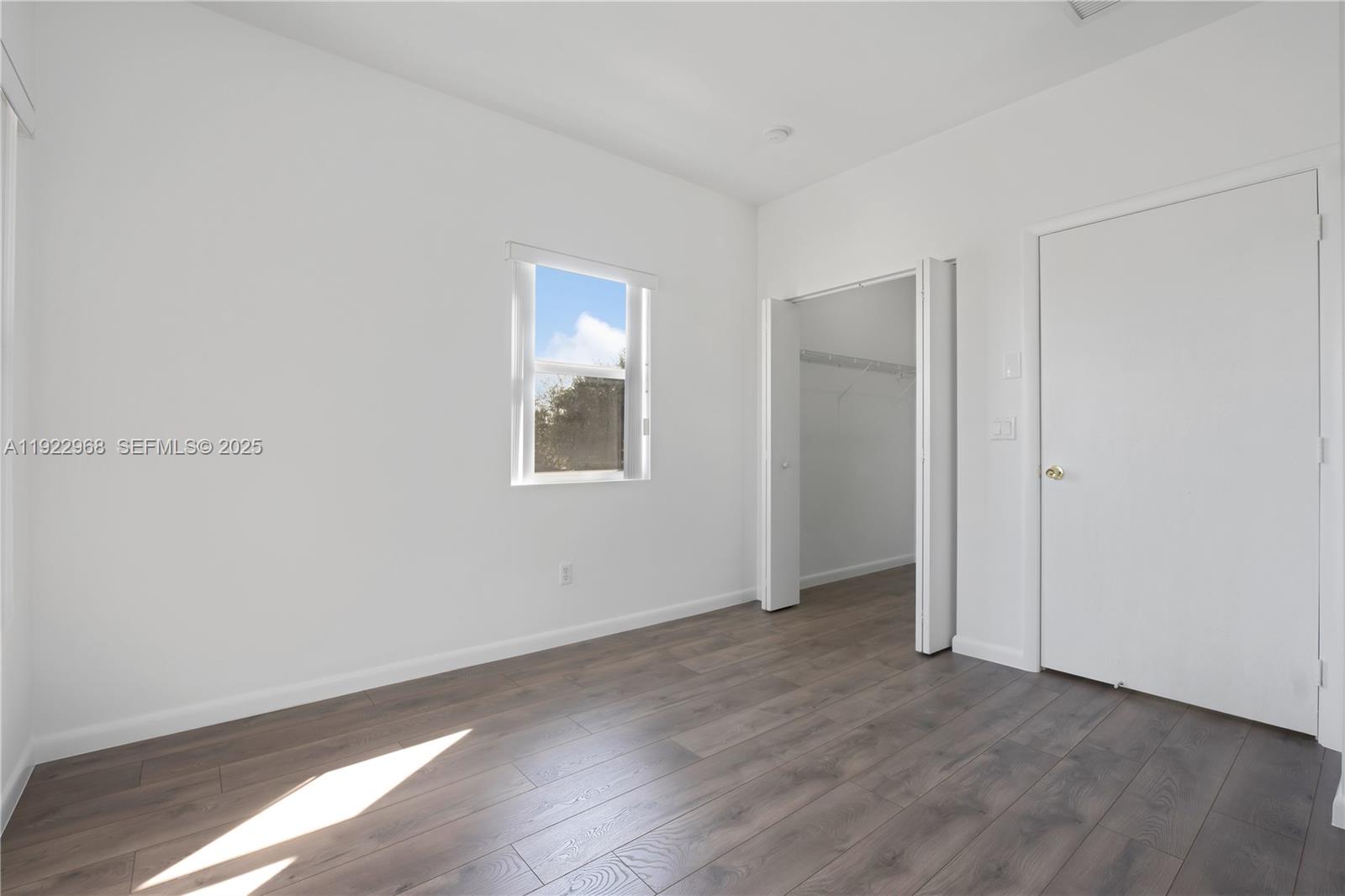 DAVIE LITTLE RANCHES AMEN - Residential Lease