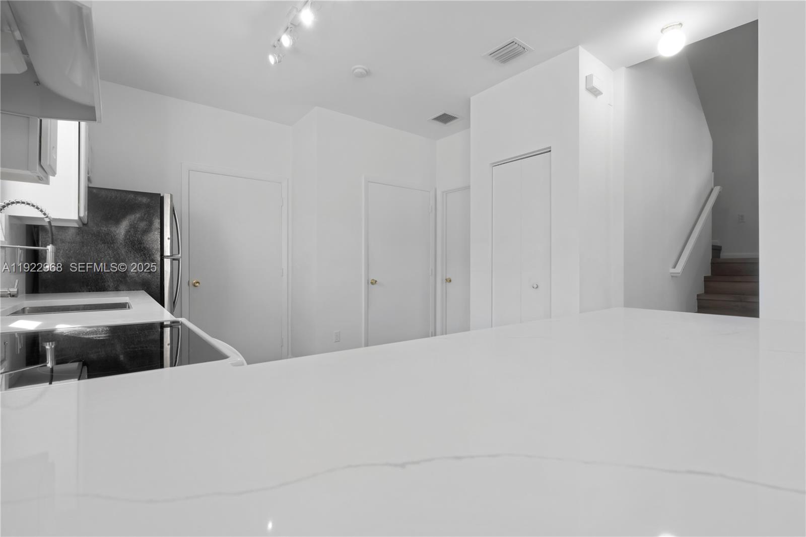 DAVIE LITTLE RANCHES AMEN - Residential Lease