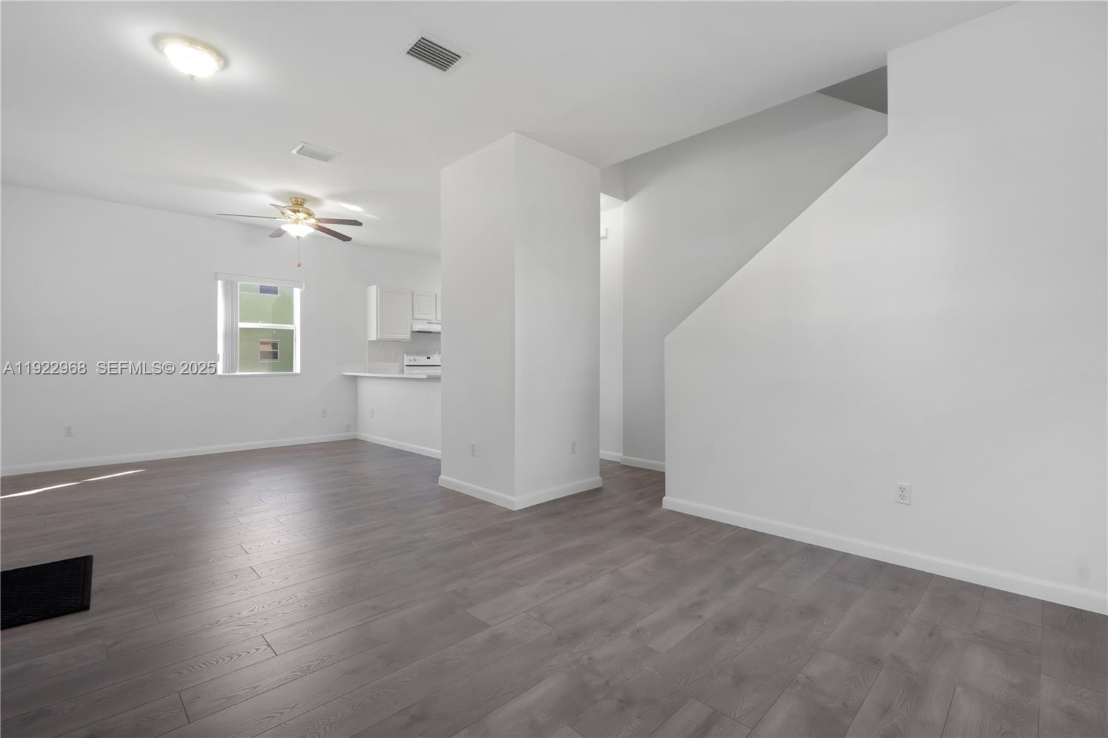 DAVIE LITTLE RANCHES AMEN - Residential Lease