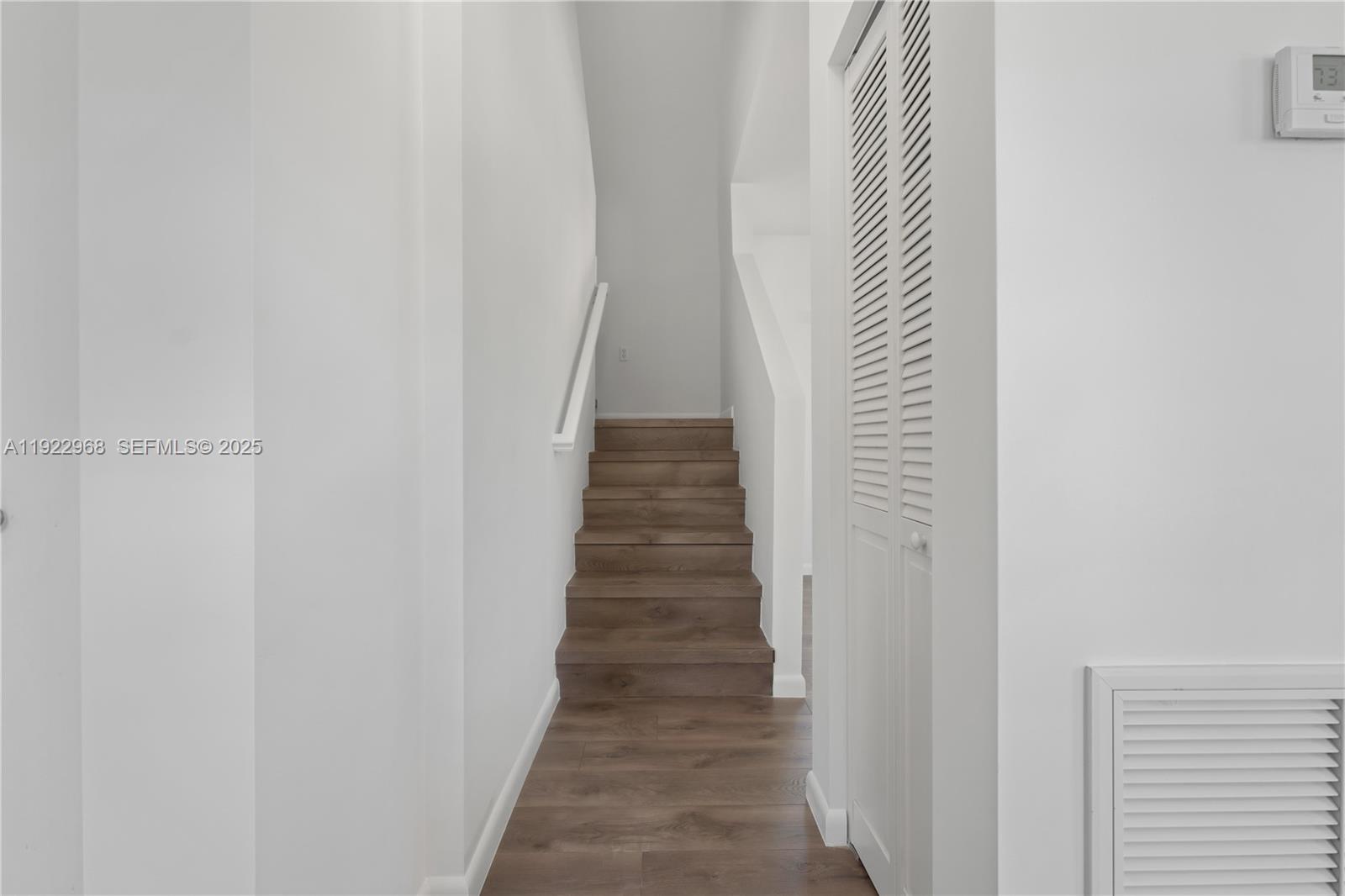 DAVIE LITTLE RANCHES AMEN - Residential Lease