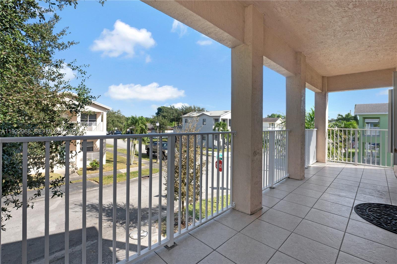 DAVIE LITTLE RANCHES AMEN - Residential Lease