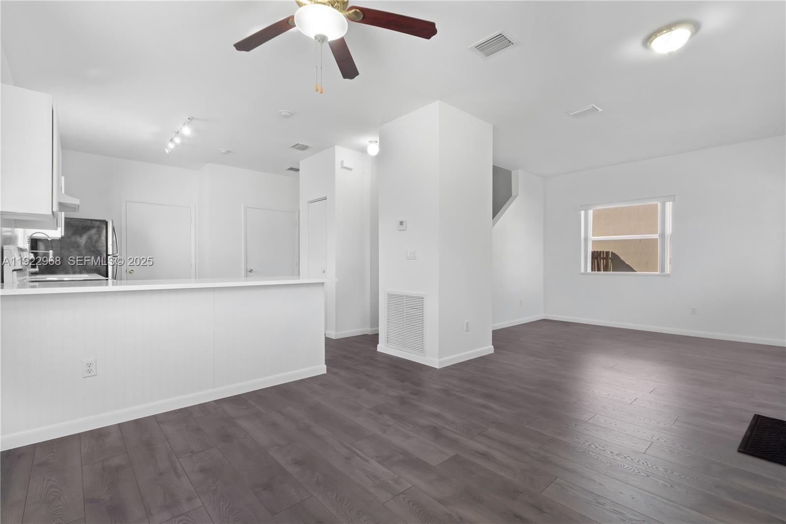 DAVIE LITTLE RANCHES AMEN - Residential Lease