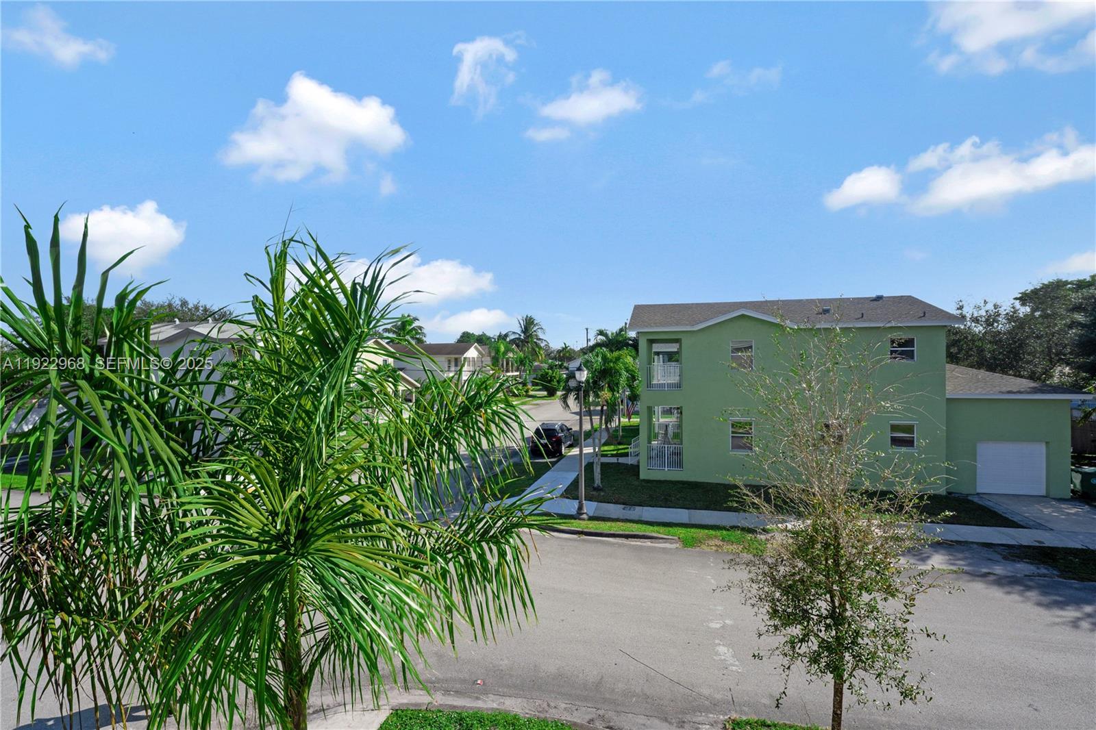 DAVIE LITTLE RANCHES AMEN - Residential Lease