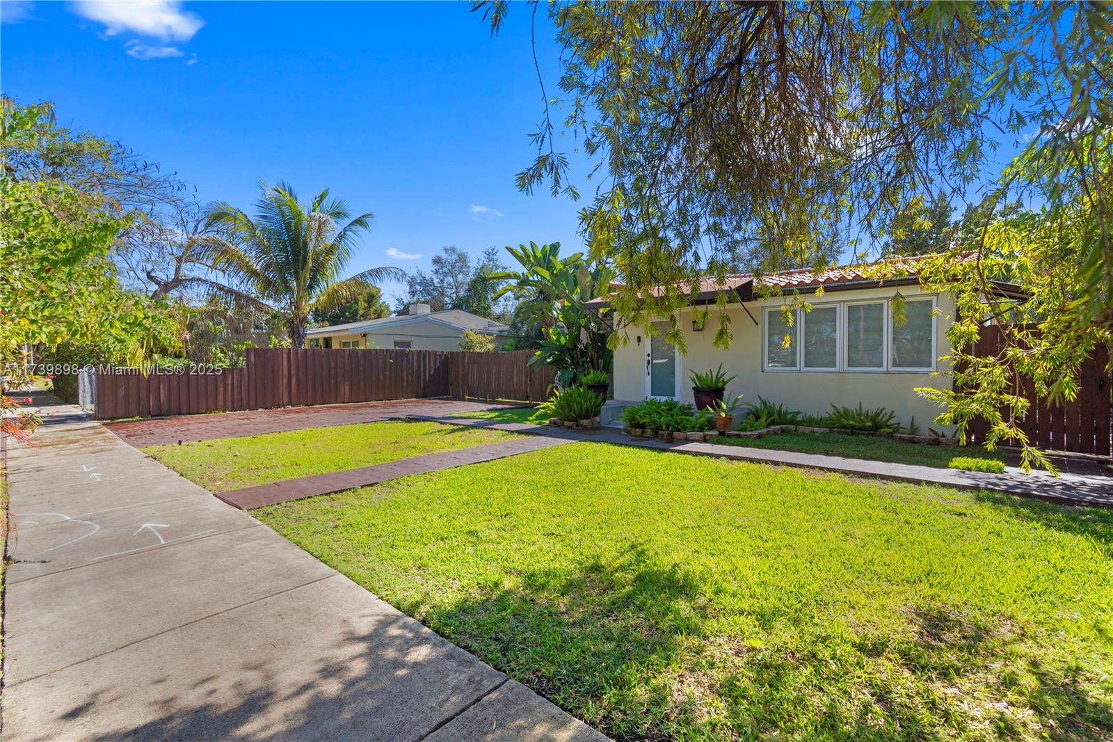 5822 Sw 41st St, Miami, Broward County, Florida - 3 Bedrooms  
2 Bathrooms - 