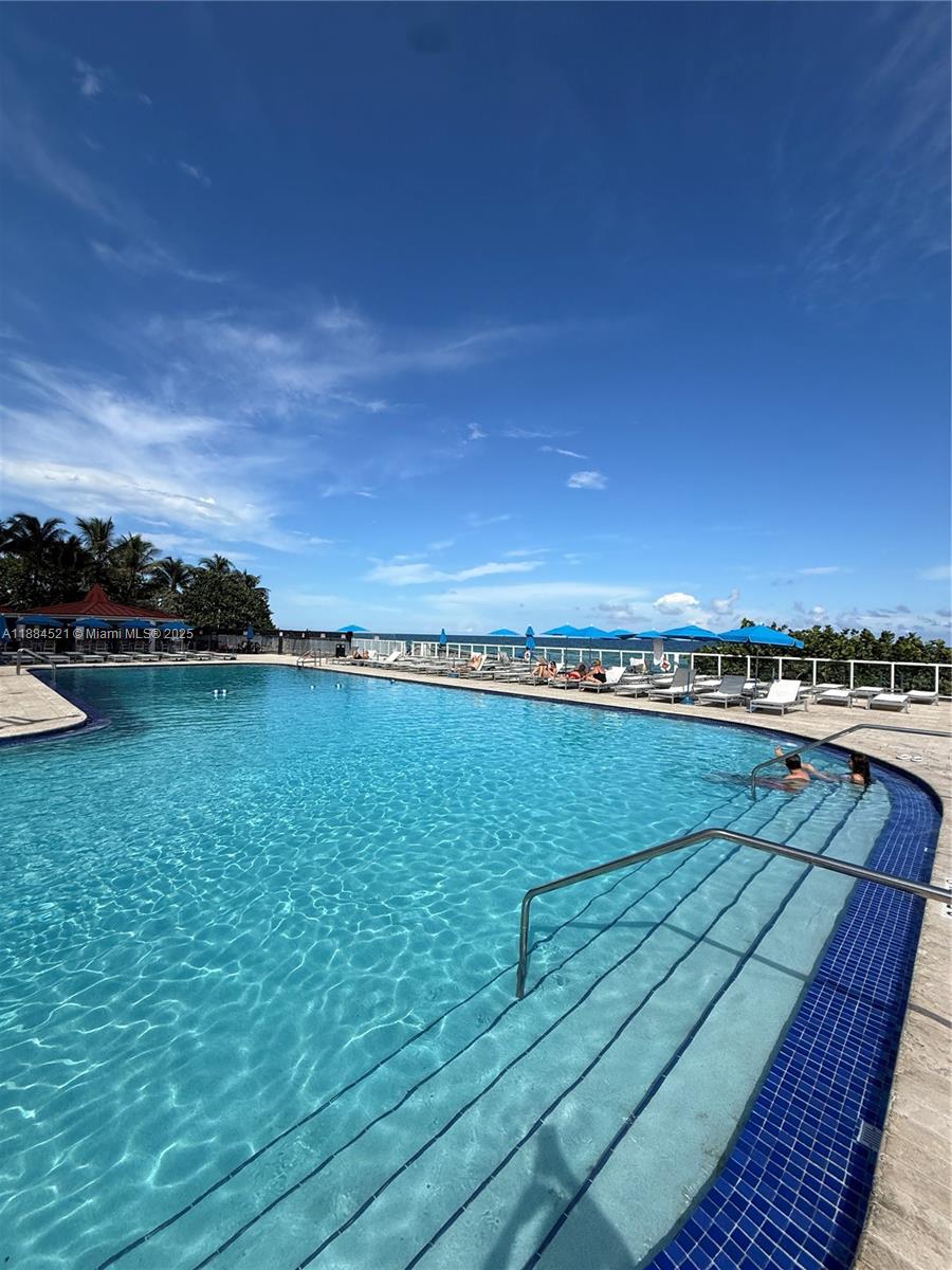THE AVENTURA BEACH CLUB C - Residential Lease