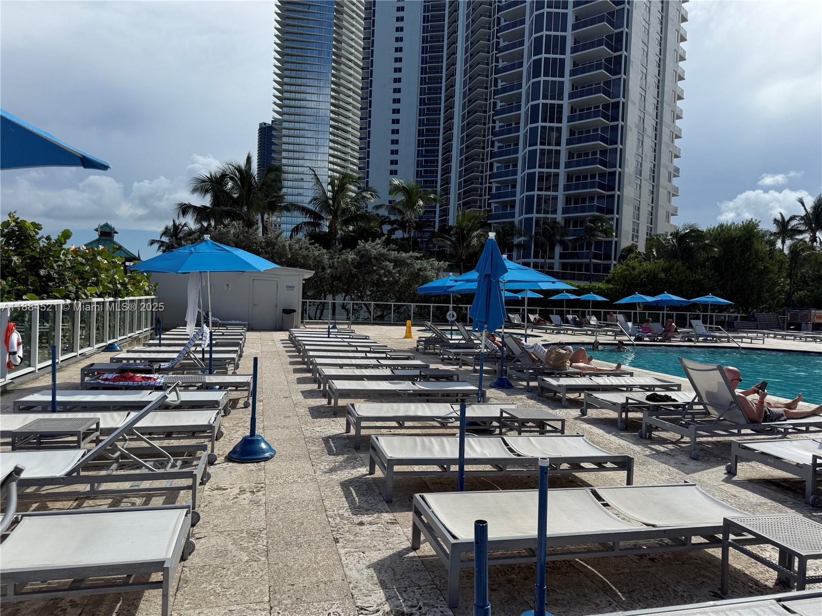THE AVENTURA BEACH CLUB C - Residential Lease