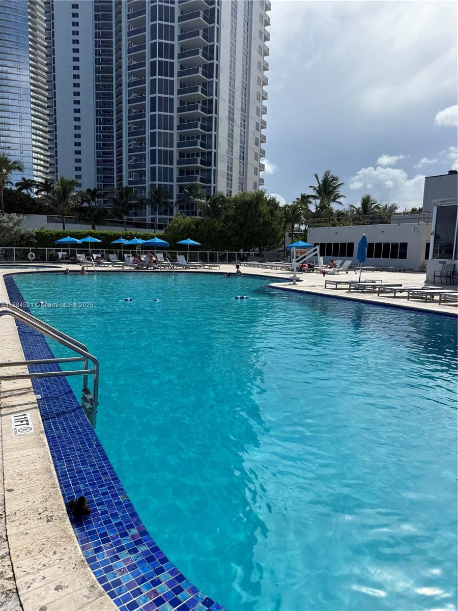 THE AVENTURA BEACH CLUB C - Residential Lease