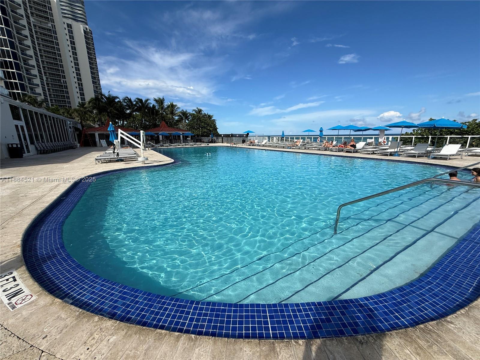 THE AVENTURA BEACH CLUB C - Residential Lease