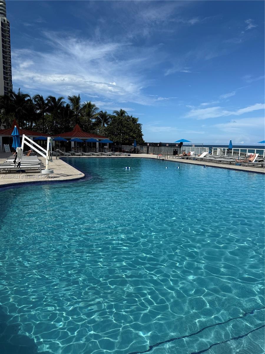 THE AVENTURA BEACH CLUB C - Residential Lease