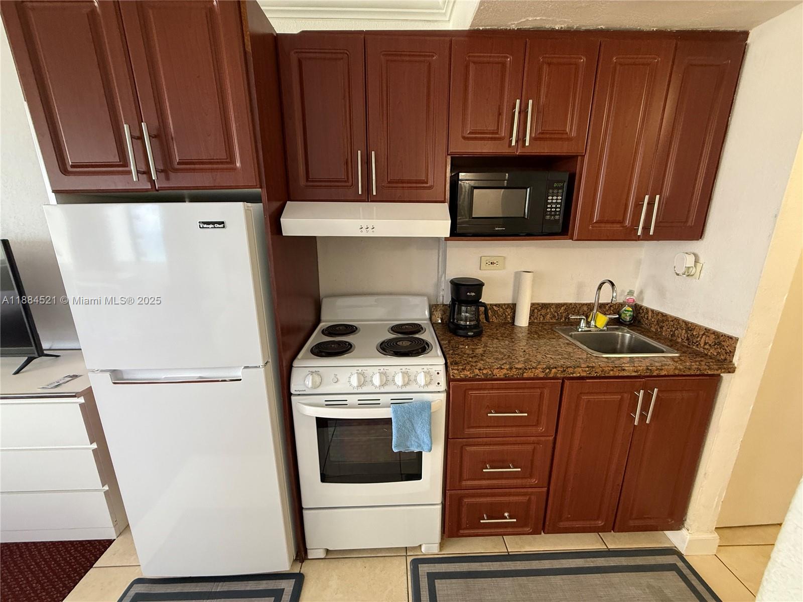 THE AVENTURA BEACH CLUB C - Residential Lease
