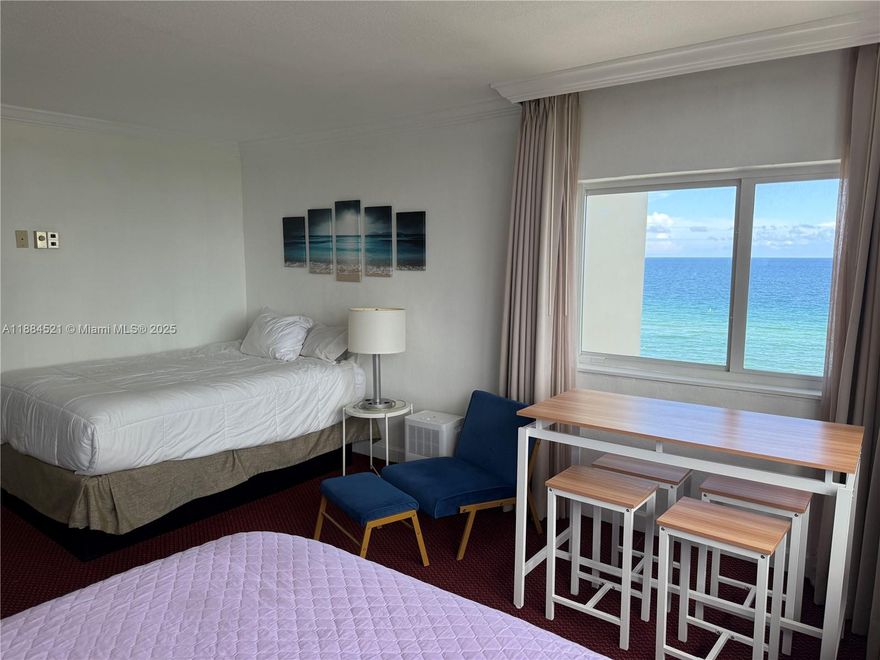 Oceanfront apartment for rent! 
Located on Collins, this property offers breathtaking ocean views, a pool, and all the comfort you need. Just steps away from the best restaurants, supermarkets, and conveniences, it’s the perfect choice for those seeking lifestyle, leisure, and practicality all in one place.