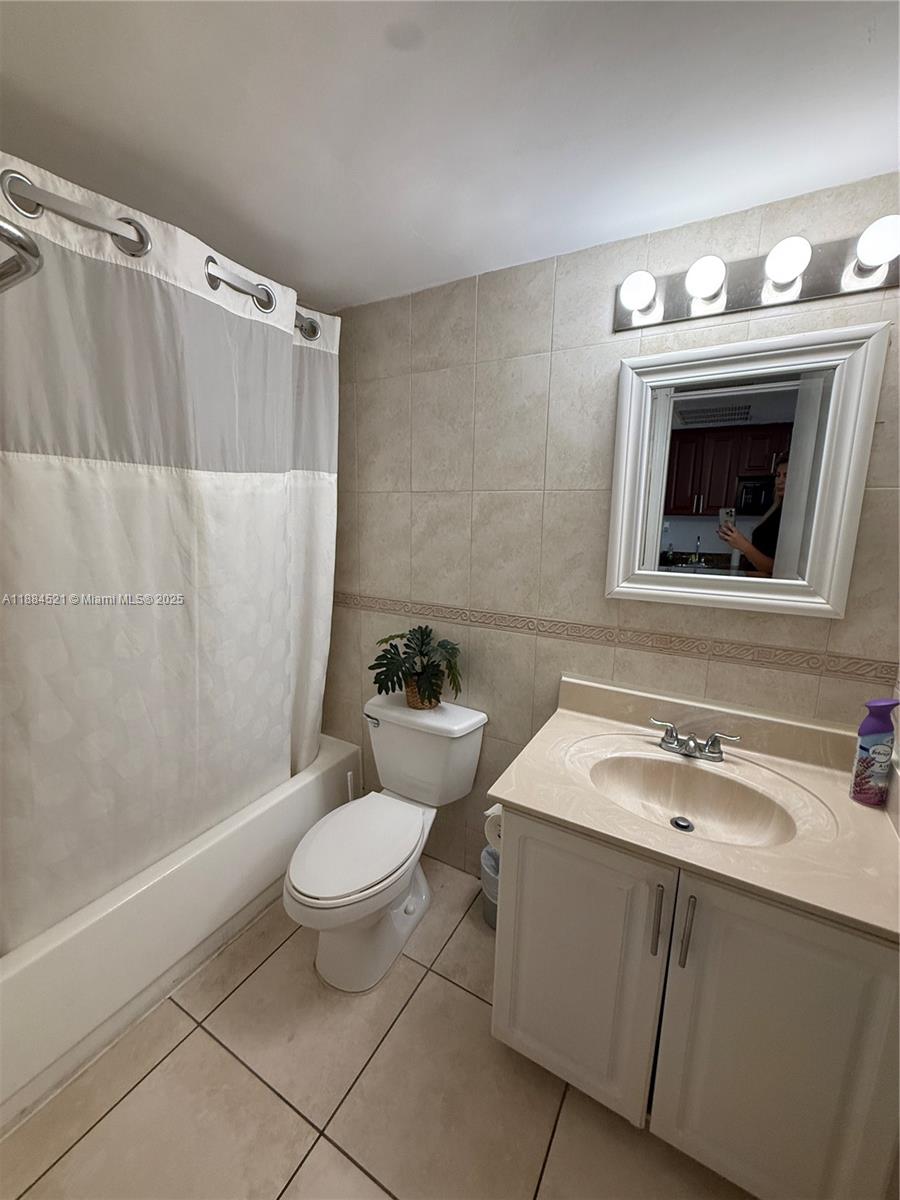 THE AVENTURA BEACH CLUB C - Residential Lease