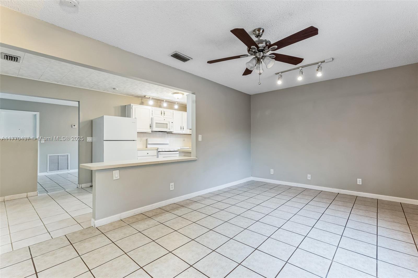 7505 NW 42nd St
