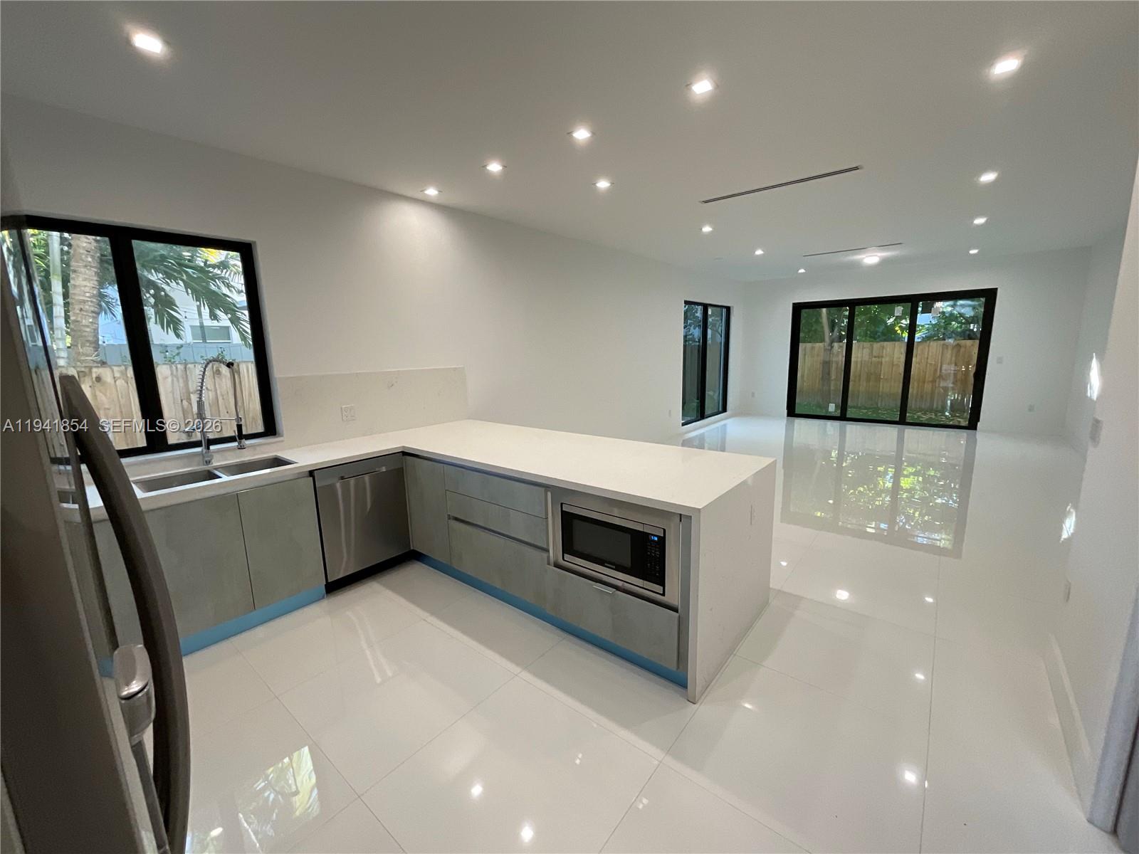 PERRY-FROW - Residential Lease