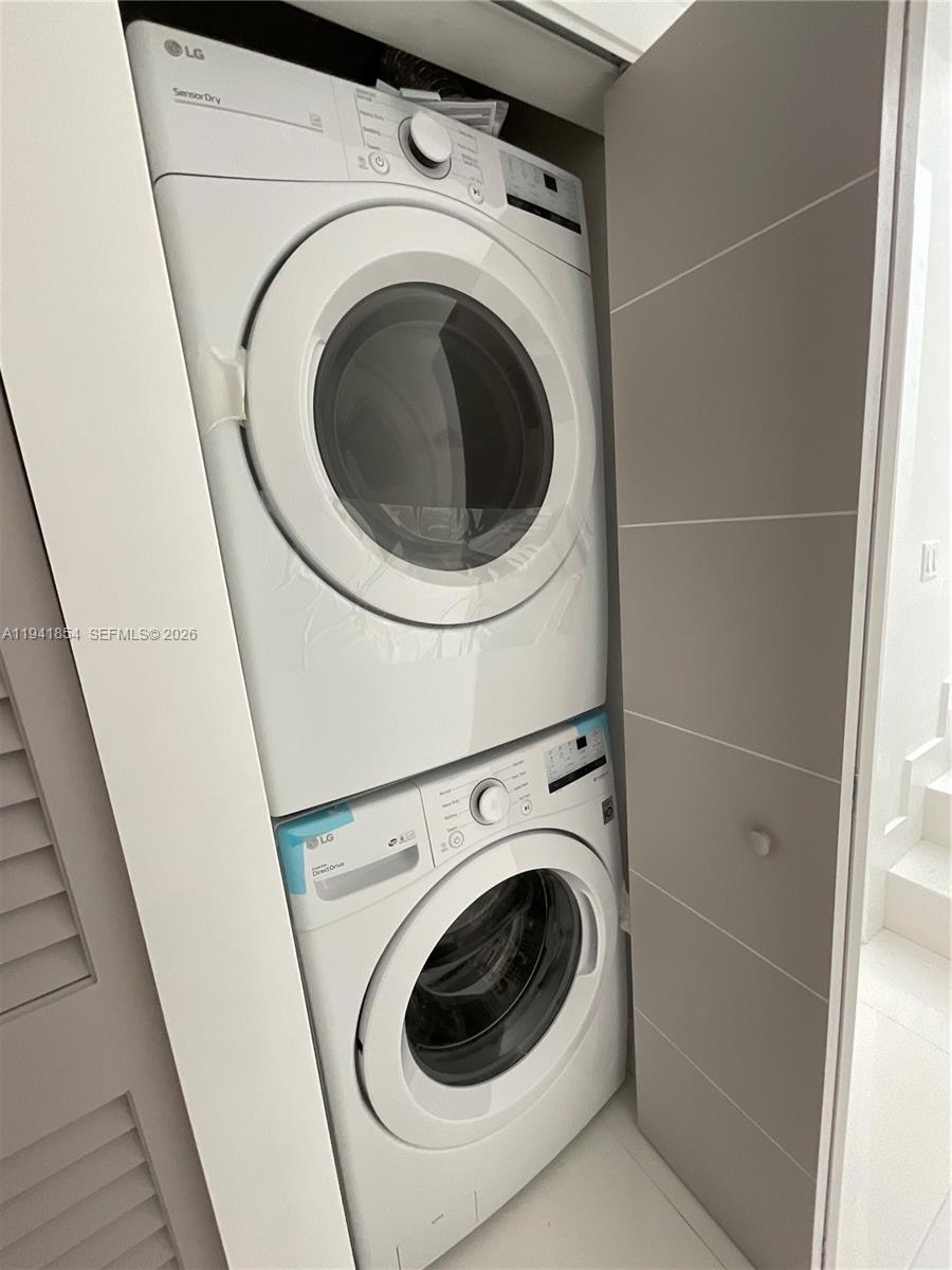 PERRY-FROW - Residential Lease