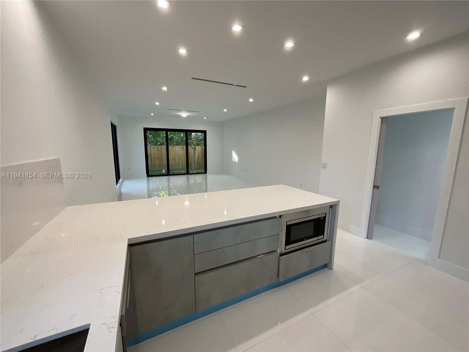 PERRY-FROW - Residential Lease