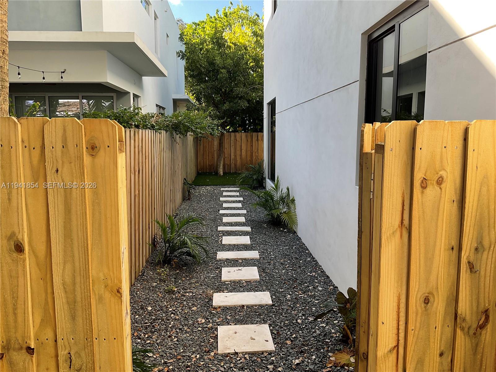 PERRY-FROW - Residential Lease