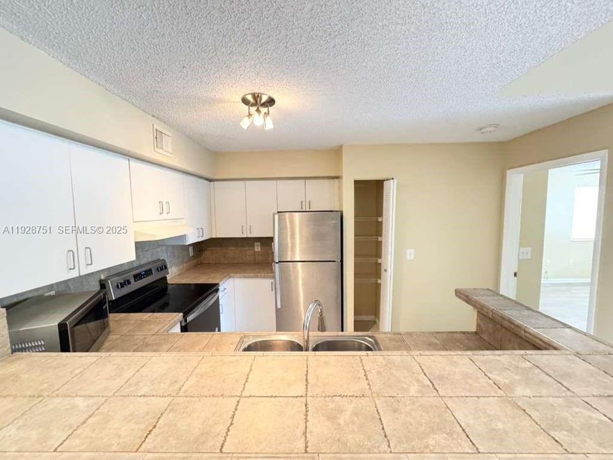This beautiful 2 Bedroom, 2 Bath apartment in the quiet community of Milano. The community offers a resort style pool, jacuzzi, gym, tennis court playground for kids, and a barbecue area. Close to all major highways, airport, Downtown, restaurants, commercial, shopping, medical and educational facilities. Relax and enjoy all the amenities this resort style community has to offer!